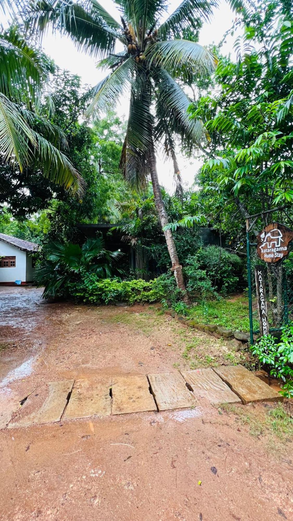 Kataragama Homestay Екстериор снимка
